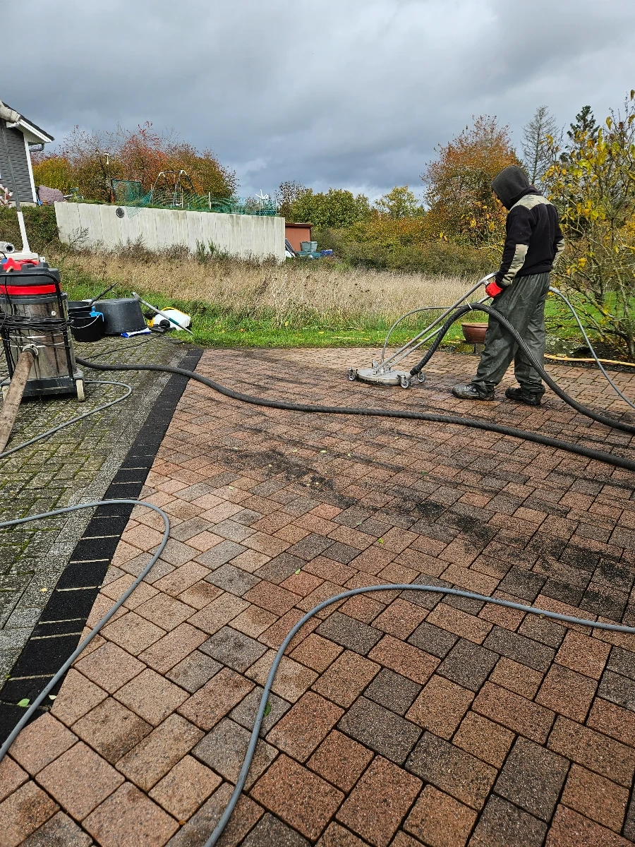 reinigung von betonpflaster